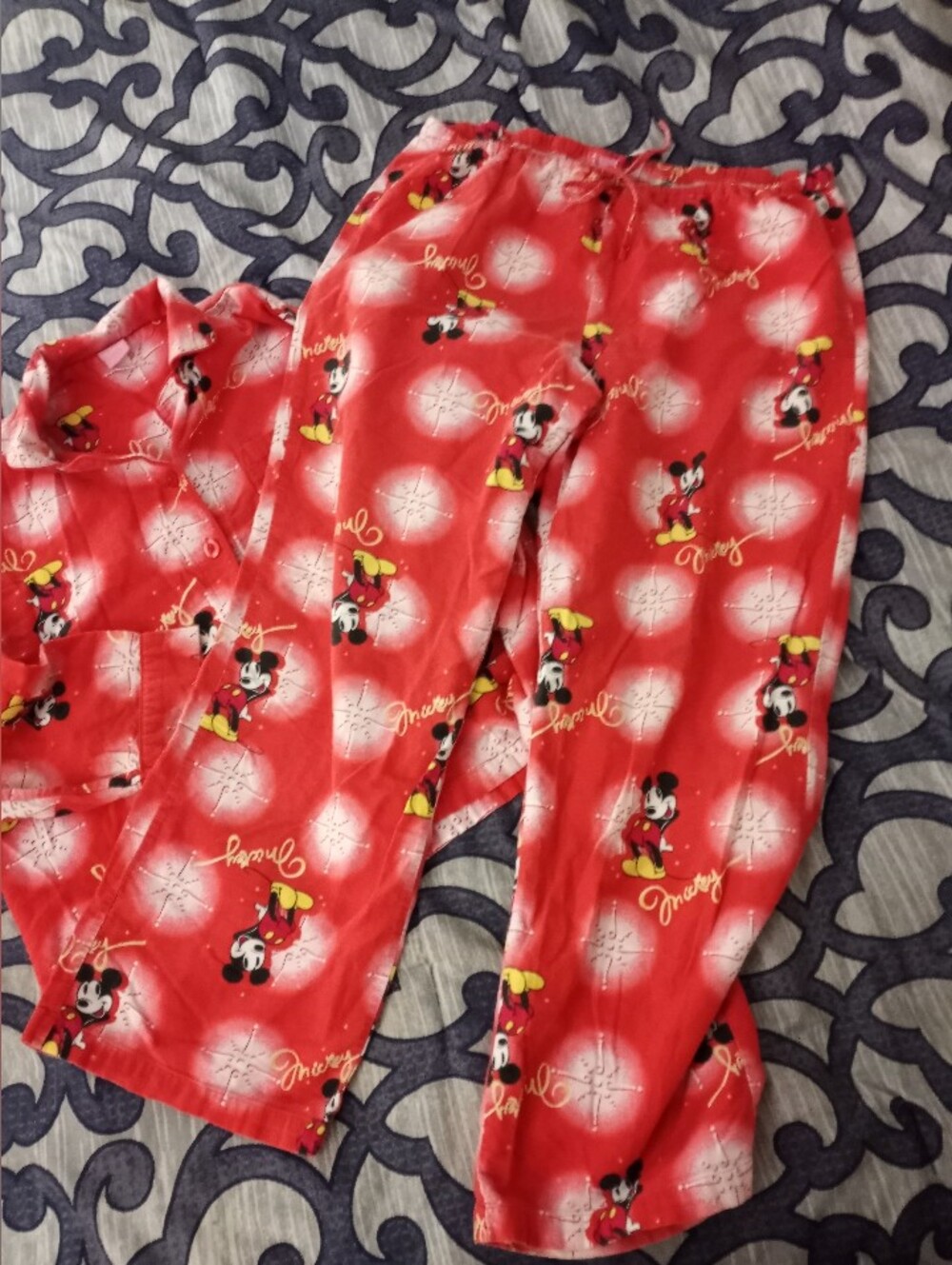 👠DISNEY PJ Set👠 - Picture 2 of 3